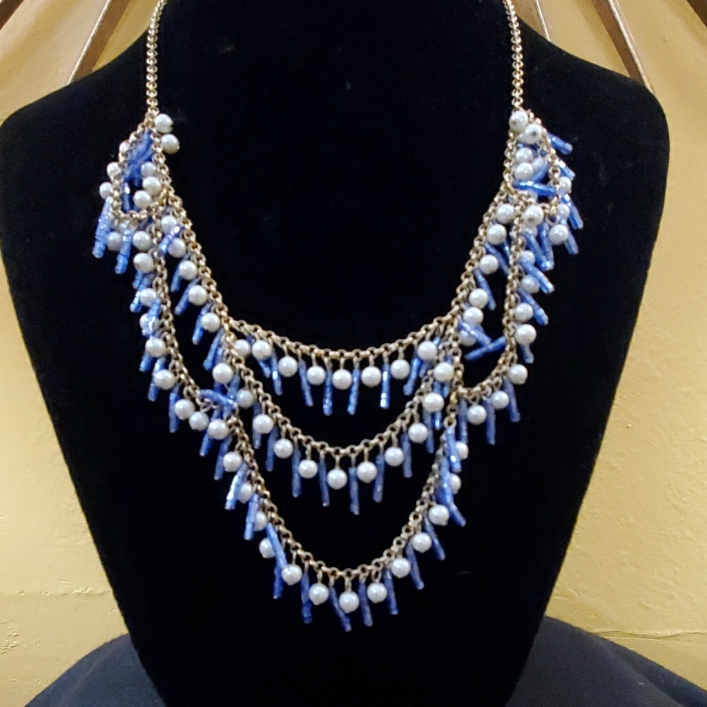 Ann Taylor Pearl Dangle Bead Necklace 743 15$